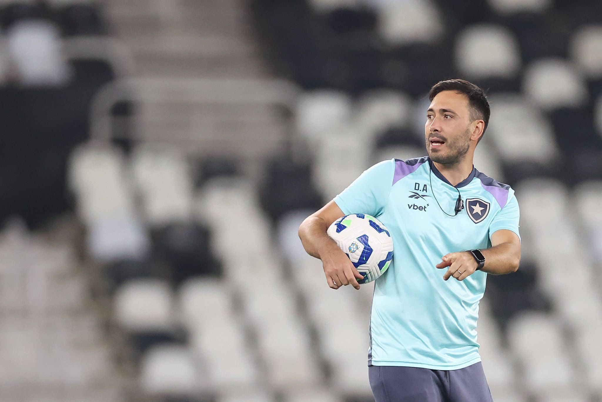 Lesões e ambiente positivo: o que pesa para permanência de Ancelotti no Botafogo