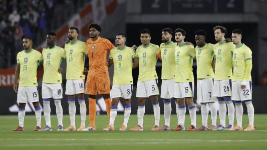 Jogadores da Seleção Brasileira antes de partida no Japão