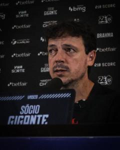 Fernando Diniz em coletiva pelo Vasco após vitória contra o Fluminense