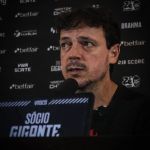 Diniz se derrete por evolução do Vasco e abre o jogo sobre discussão com Freytes