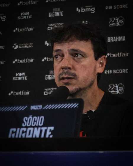 Fernando Diniz em coletiva pelo Vasco após vitória contra o Fluminense
