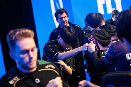 A FlyQuest venceu a Vivo Keyd Stars com facilidade nesta quinta-feira (16)
