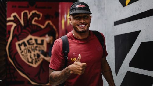 Atacante Léo Pereira antes de jogo do Sport no Campeonato Brasileiro de 2025