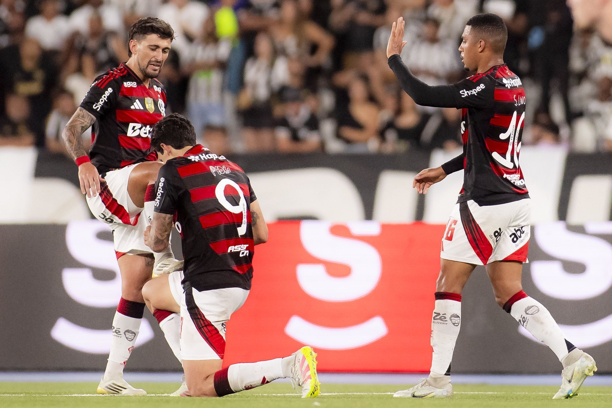 Arrascaeta fala sobre renovação e fase no Flamengo em 2025: 'Não me coloco limite'