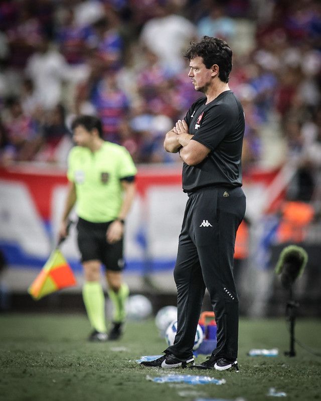 Diniz reencontra o Fluminense e busca primeira vitória em clássico pelo Vasco