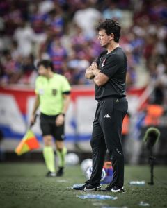 Fernando Diniz vai reencontra o Fluminense em busca da primeira vitória clássico