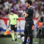 Diniz reencontra o Fluminense e busca primeira vitória em clássico pelo Vasco