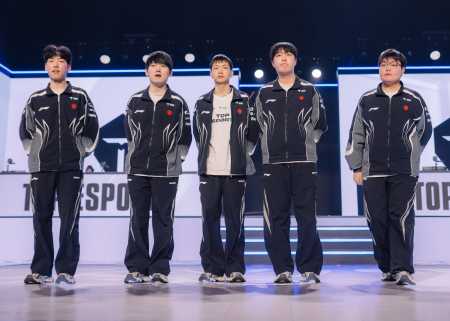 A Top Esports, da China, é uma das equipes invictas na competição até o momento