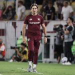 Zubeldía revela se terá meia no Fluminense para clássico contra o Vasco