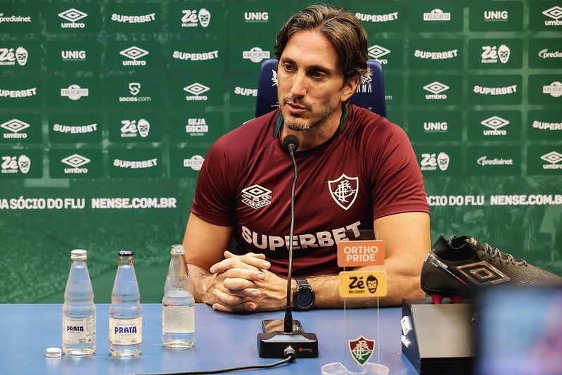 Luís Zubeldía destaca entrega, mas dispara contra atuação do Fluminense