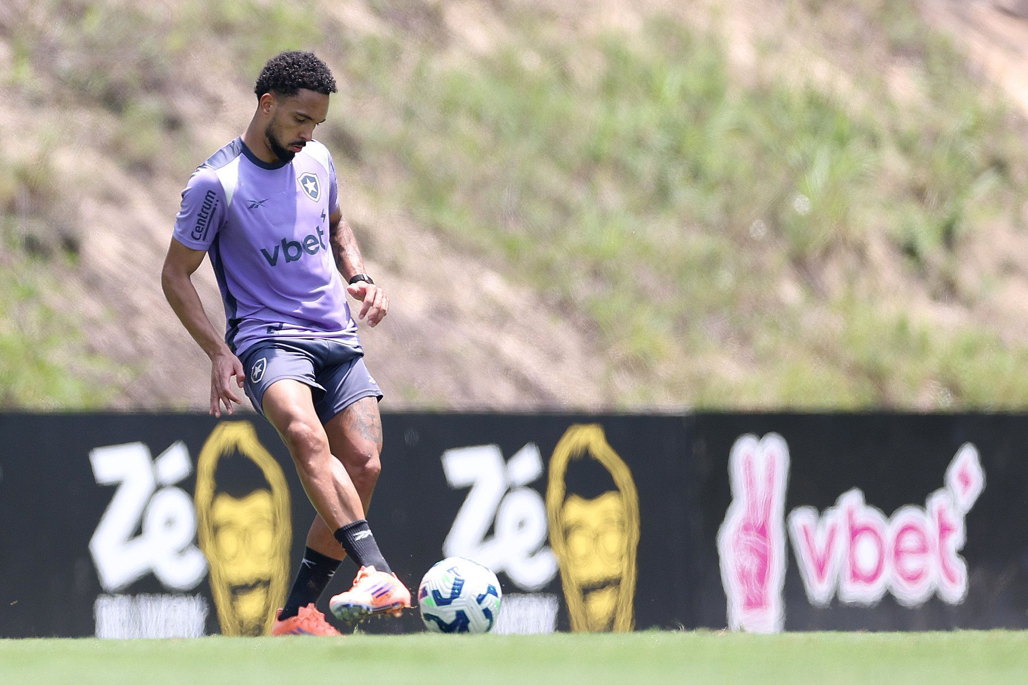 Escalação do Botafogo: Vitinho volta, mas Ancelotti tem desfalques contra o Ceará