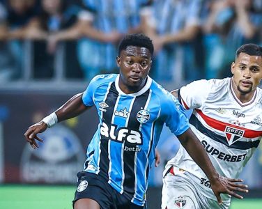 Amuzu é o principal nome na lista de pendurados do Grêmio no Brasileirão
