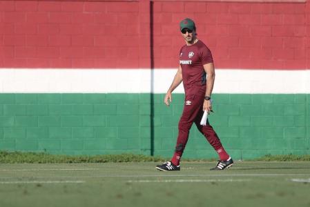 Zubeldía confirmou que vai contar com Acosta no clássico contra o Vasco
