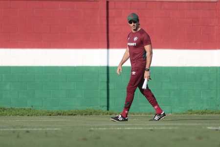 Zubeldía confirmou que vai contar com Acosta no clássico contra o Vasco