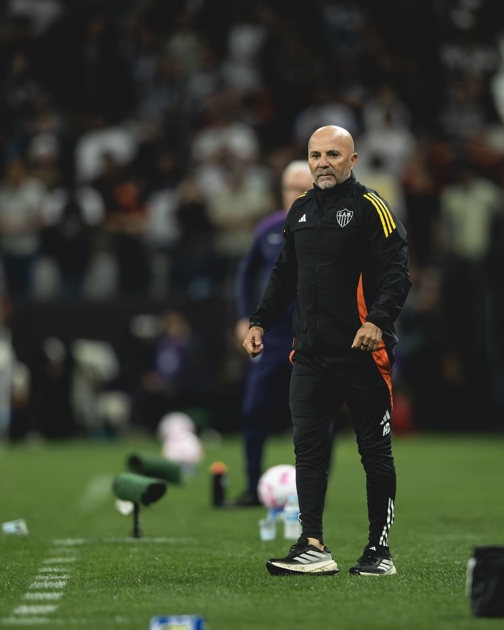 Recuperado de lesão, meia do Atlético fica disponível para Sampaoli após quase um mês