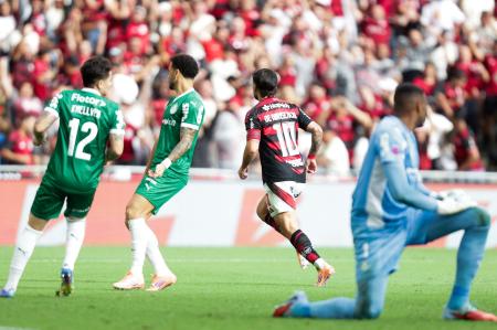 Flamengo x Palmeiras: Arrascaeta vibra com gol no Maracanã