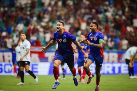 Jogadores do Bahia comemoram gol marcado diante do Grêmio