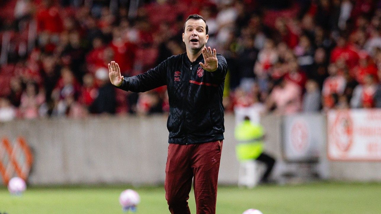 Sport comunica saída do técnico Daniel Paulista