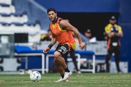 Hulk, do Atlético, durante treino no Equador antes de jogo contra o Del Valle