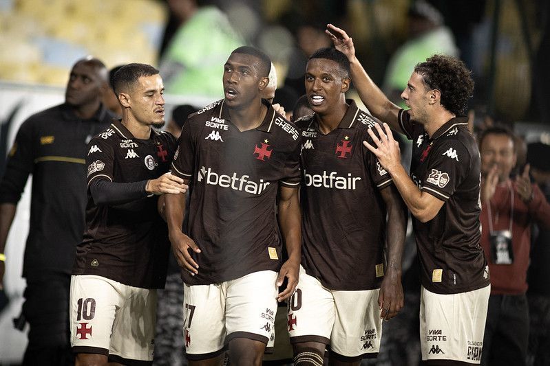  Vasco aumenta chances de Libertadores e começa a fazer projeções no Brasileiro
