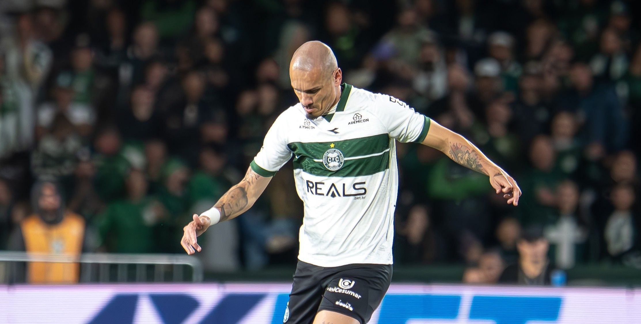 Coritiba negocia permanência de titular para 2026; veja detalhes