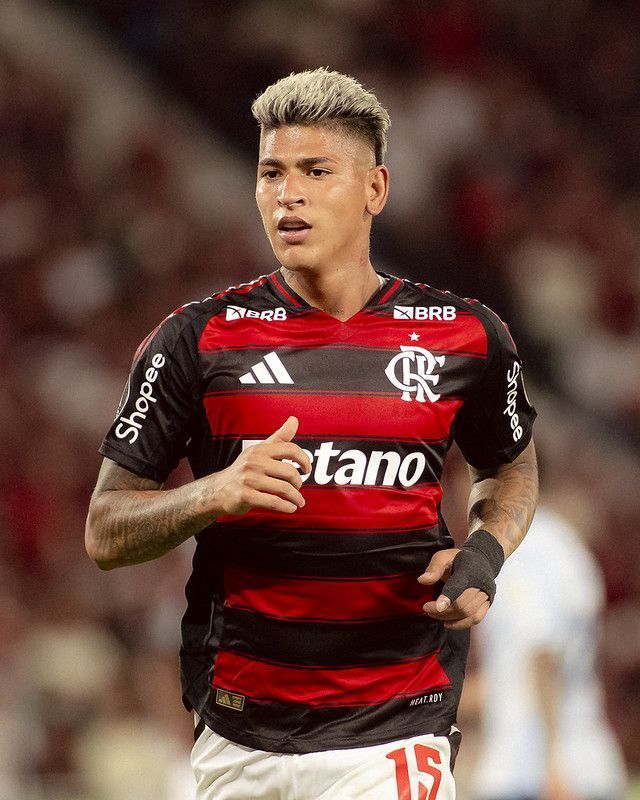 Decisivo, Carrascal arranca elogios de Filipe Luís após vitória do Flamengo