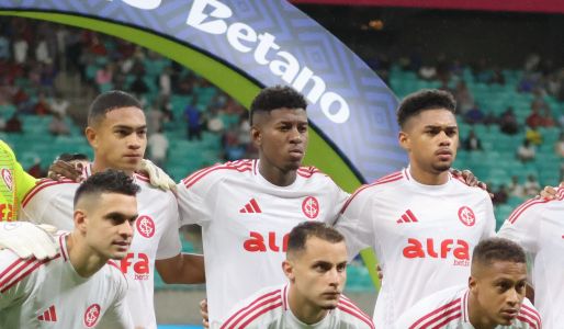 Vitão (centro, na parte de cima) é titular absoluto do Internacional