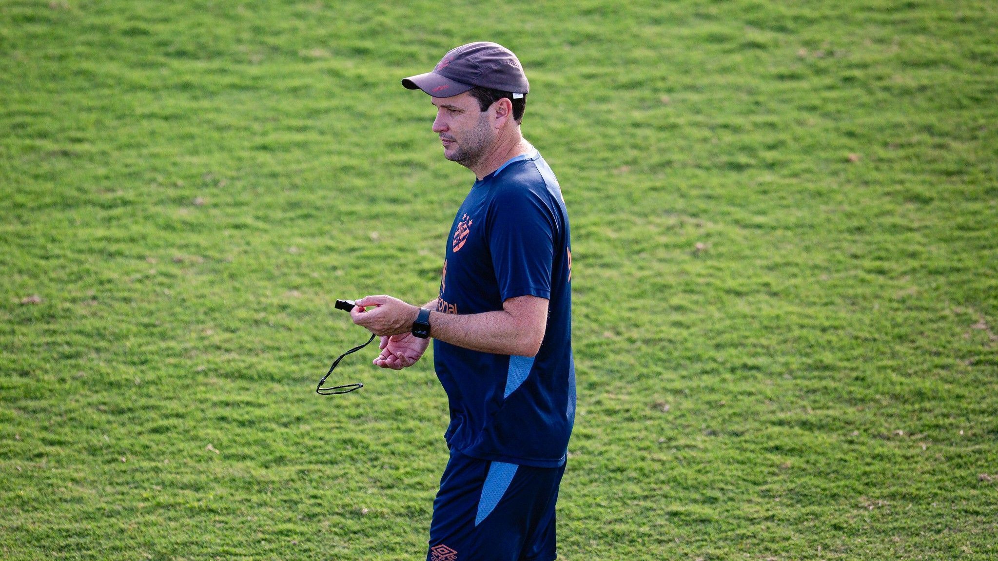 Daniel Paulista se reúne com alta cúpula do Sport e segue como técnico da equipe