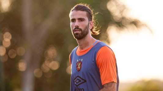 Meia Sérgio Oliveira durante treino do Sport