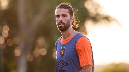Meia Sérgio Oliveira durante treino do Sport