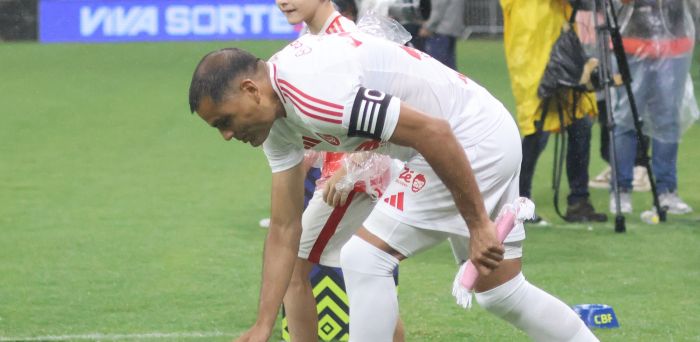Gabriel Mercado é capitão do Inter na ausência de Alan Patrick