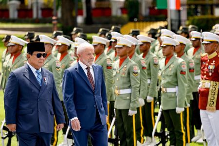 Presidente Lula ao lado do presidente da Indonésia, Prabowo Subianto