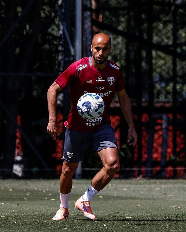 Lucas Moura passa por procedimento no joelho e deve desfalcar São Paulo no restante da temporada