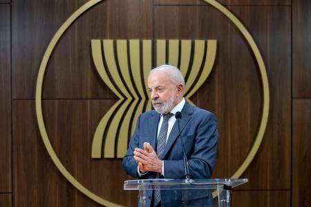 Presidente Lula durante entrevista coletiva na Indonésia nesta sexta-feira (24)