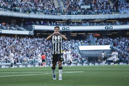 Alan Franco atingiu dois feitos importantes com gol sobre Ceará