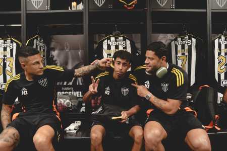Guilherme Arana (à esq.), Walisson Mosquito (ao centro) e Hulk (à dir.)