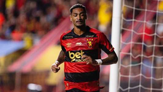 Derik comemora gol do Sport sobre o Mirassol em jogo do Campeonato Brasileiro