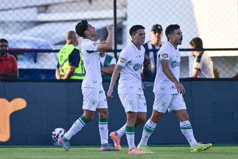 América bate Athletic em confronto direto contra o Z4 e ganha tranquilidade na Série B