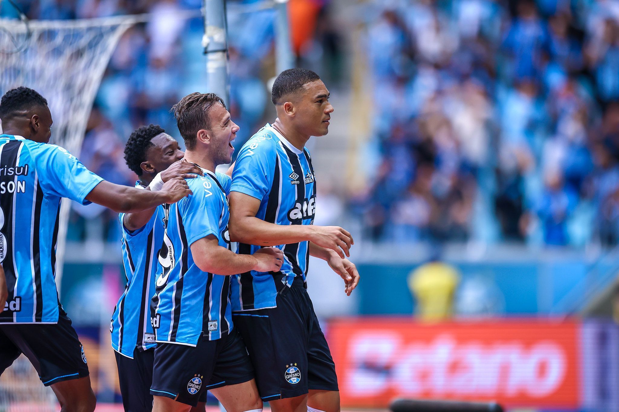 Contra o Corinthians, Grêmio busca retomar sequência de vitórias no Brasileiro