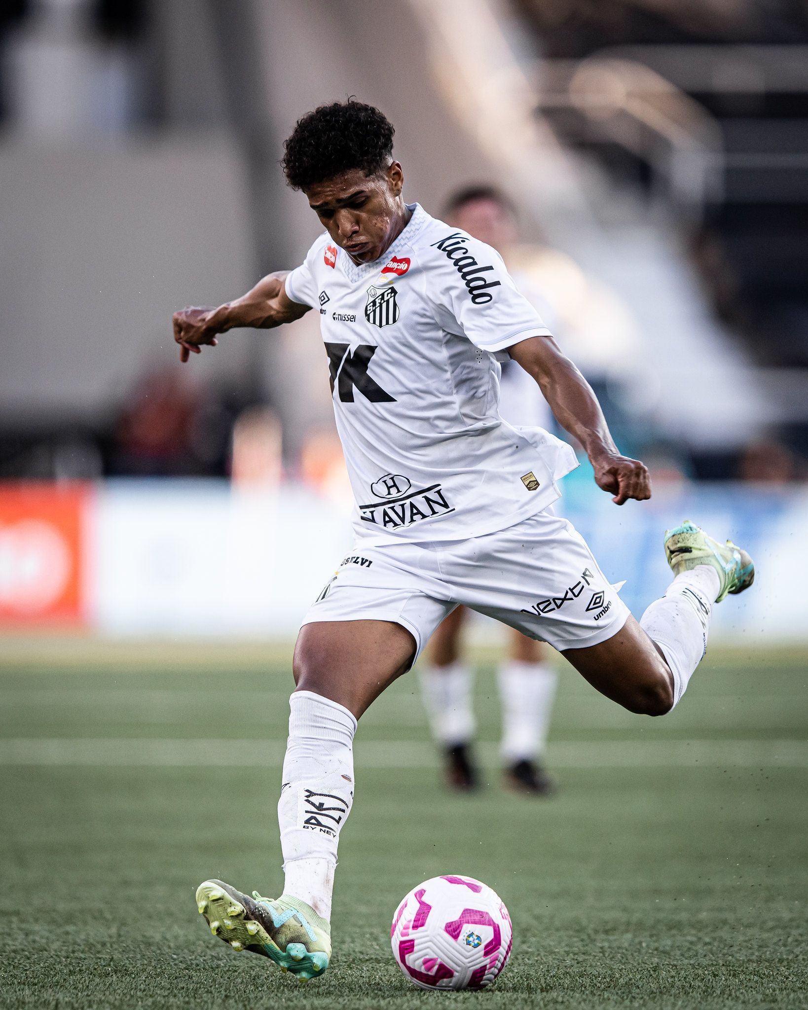 Santos vê jovem se valorizar e espera propostas ao final da temporada