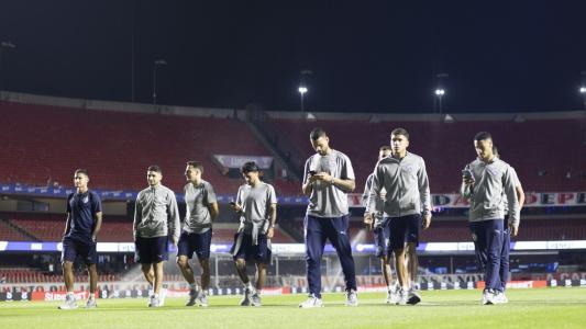 Jogadores do Bahia no gramado do Morumbis, onde o Tricolor perdeu para o São Paulo