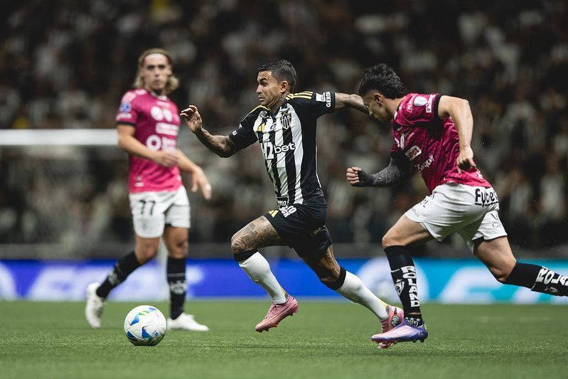 Caixa rasga elogios à atuação do Atlético e se derrete por atacante: 'Genial'