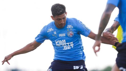 Atacante Erick Pulga durante treino do Bahia