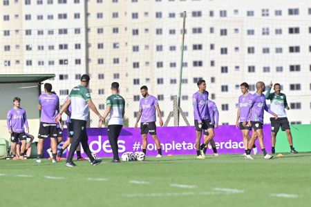 Jogadores do América durante treinamento no CT Lanna Drumond antes do duelo com o Novorizontino