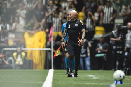 Técnico Jorge Sampaoli durante jogo do Atlético na Arena MRV