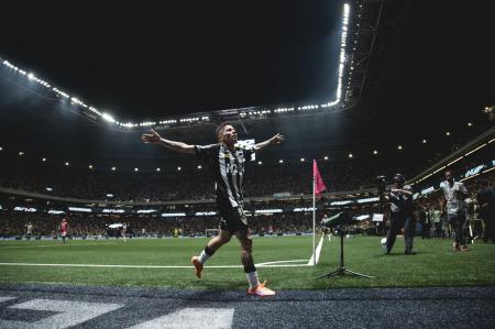 Bernard em partida pelo Atlético na Arena MRV, em Belo Horizonte