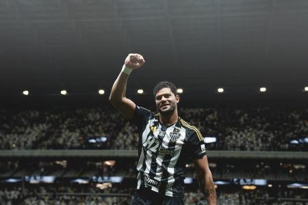 Hulk comemorando vitória do Atlético na Arena MRV