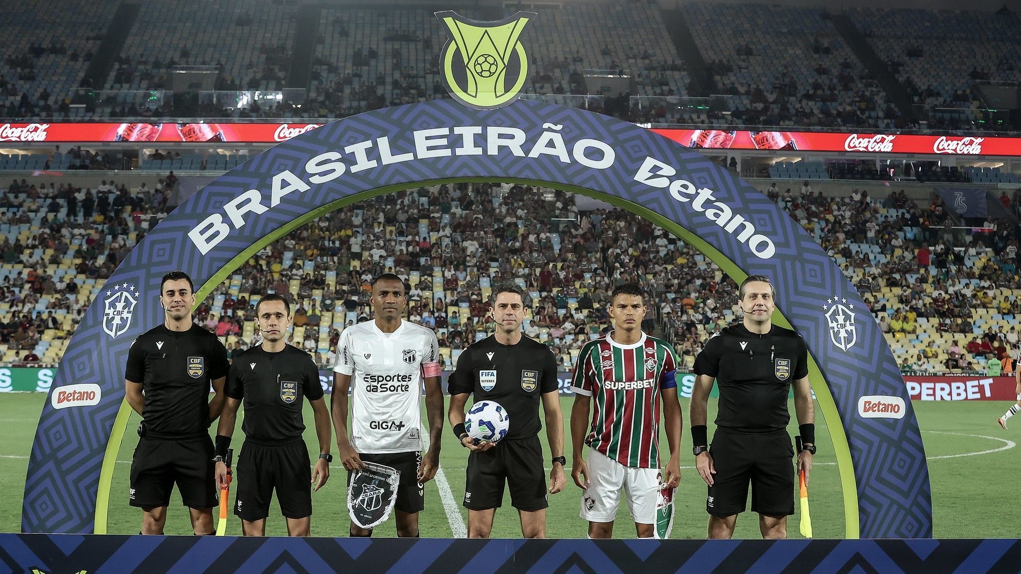 Árbitro erra em lance crucial de Fluminense x Ceará e pede desculpas aos atletas