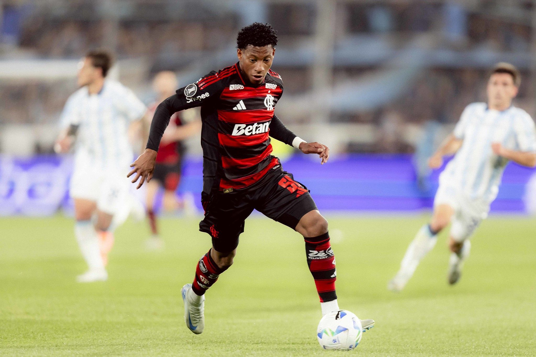 Racing x Flamengo: árbitro justifica expulsão de Plata na semifinal da Libertadores