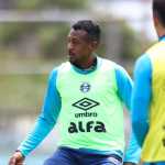 Titulares do Grêmio estão pendurados contra Corinthians e podem virar desfalques diante do Cruzeiro